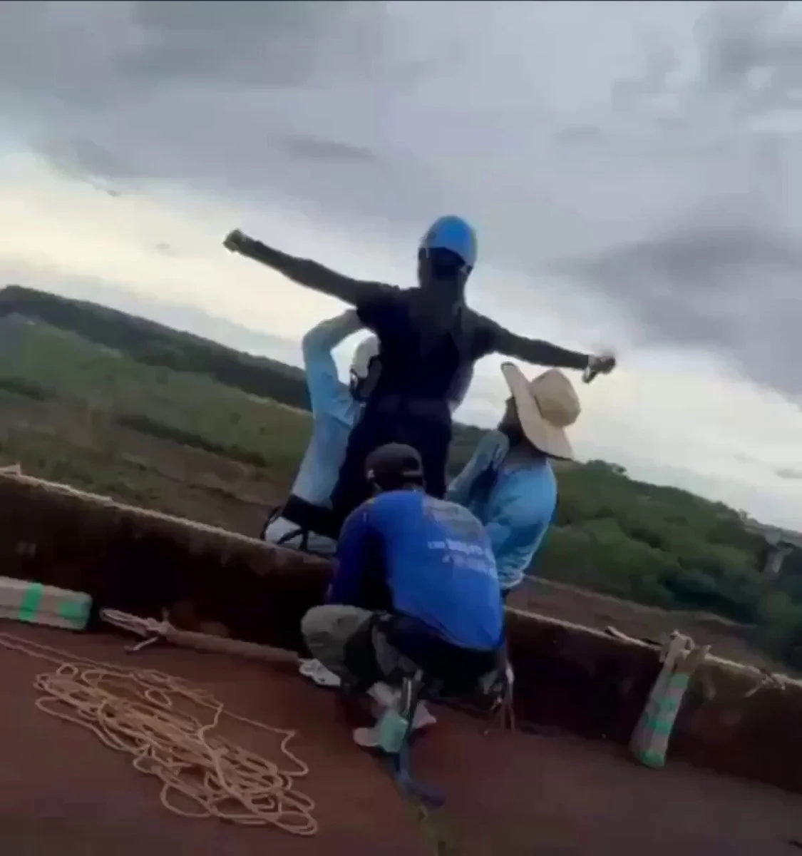 TRAGEDIA MUJER SALTO