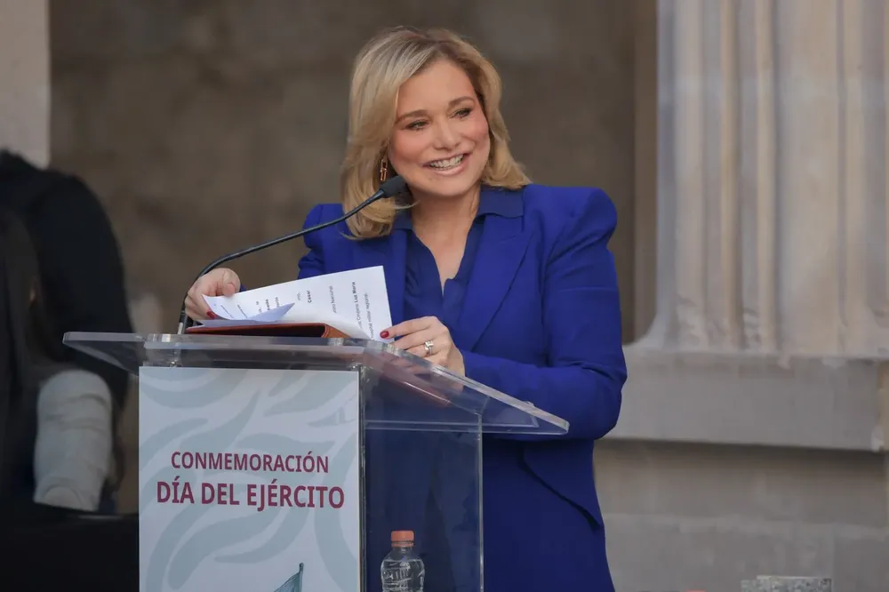 MARU ENCABEZA DIA EJERCITO11